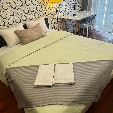 Cais Sodre Homestay *